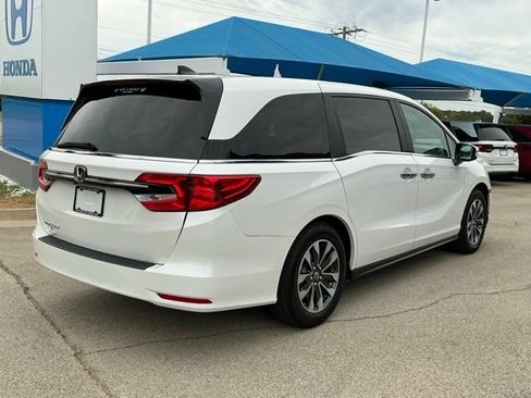 Used 2024 Honda Odyssey EX-L image 3