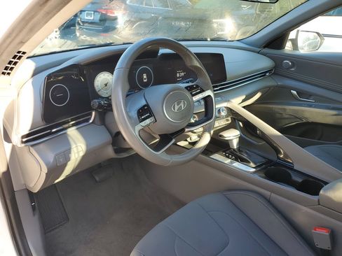 Used 2025 Hyundai Elantra SEL FWD image 19