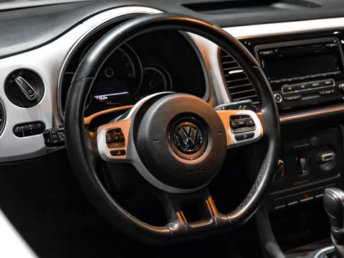 Used 2015 Volkswagen Beetle 1.8T FWD image 9