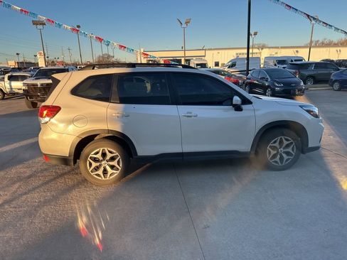 Used 2020 Subaru Forester Premium image 33