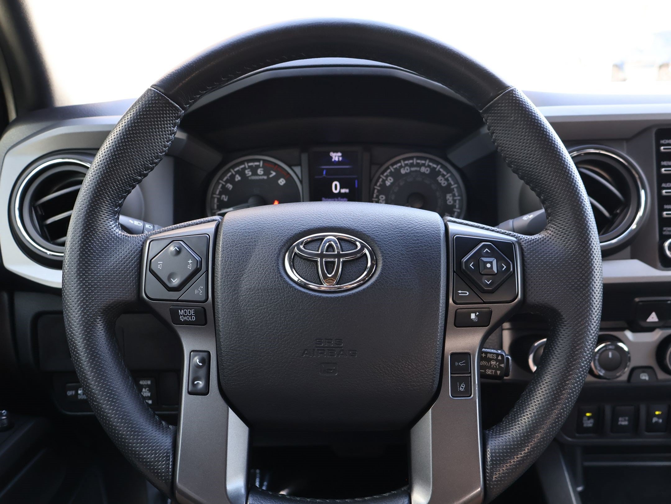 Used 2022 Toyota Tacoma TRD Off-Road w/ Technology Package AWD/4WD image 17