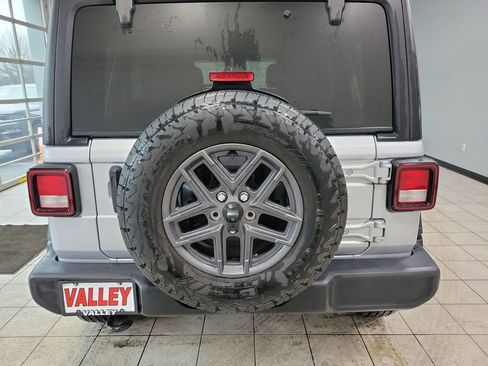 Used 2024 Jeep Wrangler Sport S image 50