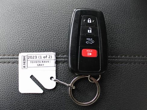 Used 2023 Toyota RAV4 XLE Premium image 32