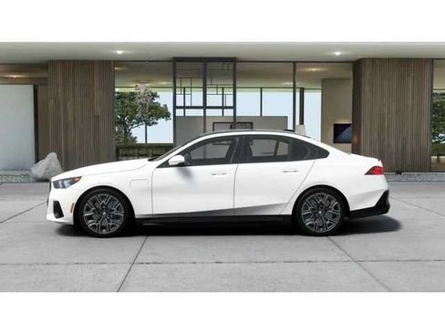 New 2027 BMW 550e xDrive AWD/4WD image 4