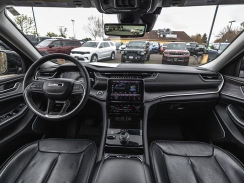 Used 2023 Jeep Grand Cherokee L Limited w/ Luxury Tech Group II AWD/4WD image 25