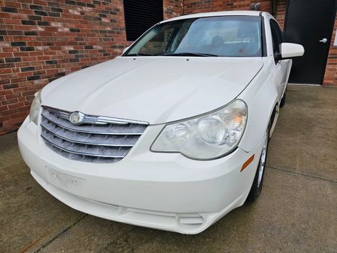 Used 2010 Chrysler Sebring Limited image 1