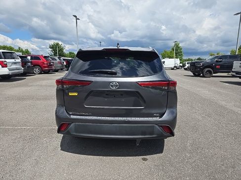 Used 2022 Toyota Highlander XLE FWD image 6
