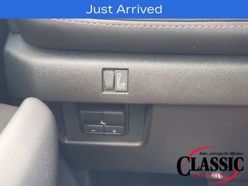 Used 2024 Chevrolet Colorado Z71 w/ Z71 Convenience Package 2 AWD/4WD image 29