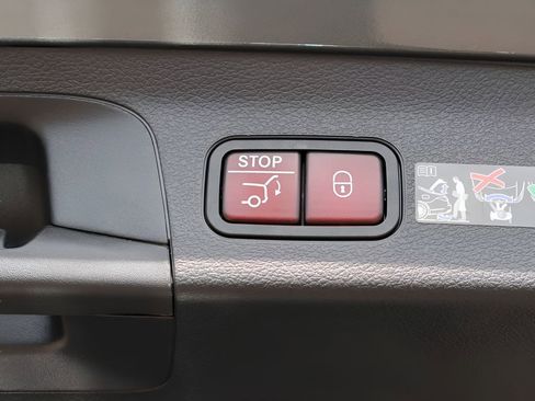 New 2026 Mercedes-Benz GLS 450 4MATIC image 16