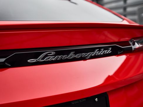 Used 2021 Lamborghini Urus image 12