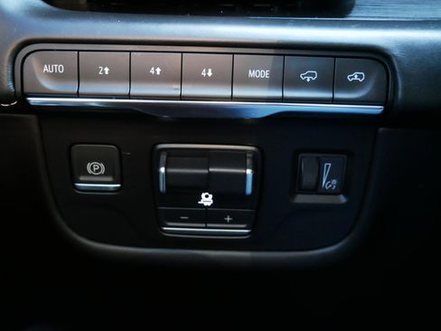 Used 2023 Cadillac Escalade Sport Platinum w/ LPO, ONYX Package image 25