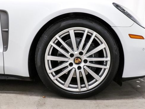 Used 2023 Porsche Panamera 4 Platinum Edition image 11
