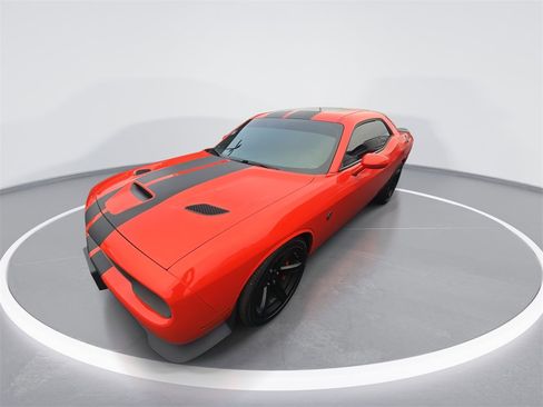 Used 2017 Dodge Challenger SRT Hellcat image 4