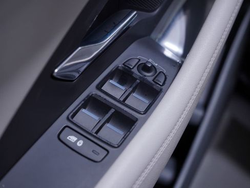 Used 2018 Jaguar E-PACE S image 17