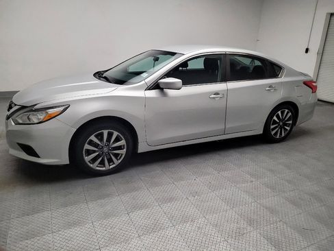 Used 2017 Nissan Altima 2.5 SV FWD image 2