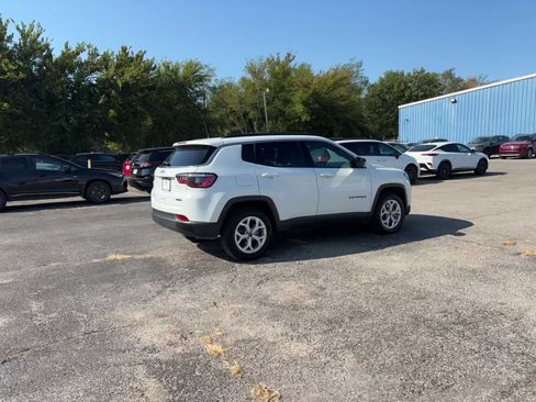 Used 2025 Jeep Compass Latitude AWD/4WD image 13