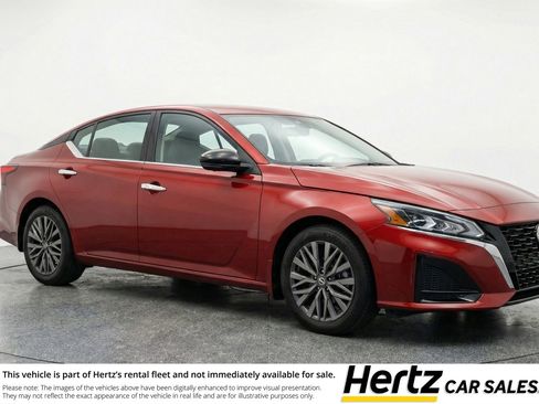 Used 2025 Nissan Altima 2.5 SV FWD image 1
