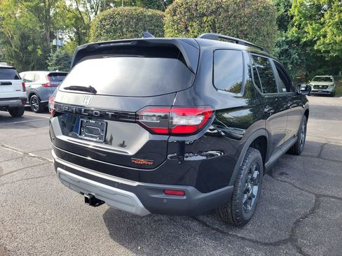 New 2025 Honda Pilot TrailSport image 3