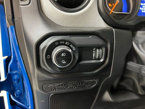 Used 2024 Jeep Gladiator Sport image 16