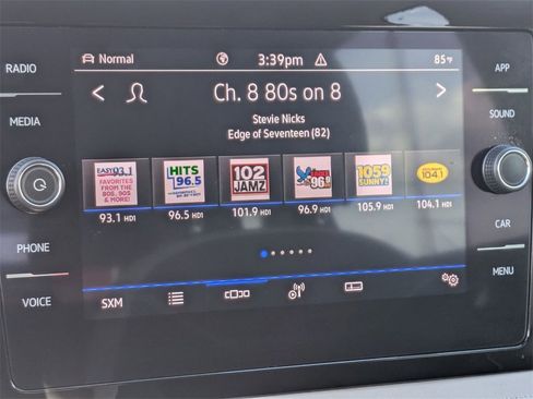 Used 2025 Volkswagen Taos SE image 18