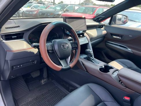 Used 2024 Toyota Venza XLE AWD/4WD image 9