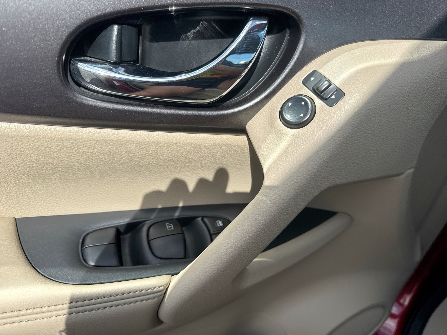 Used 2016 Nissan Rogue SV FWD image 22