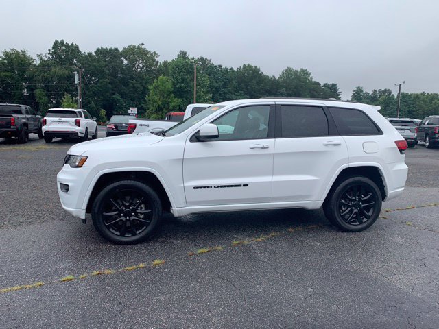 Used 2022 Jeep Grand Cherokee Laredo X AWD/4WD image 5