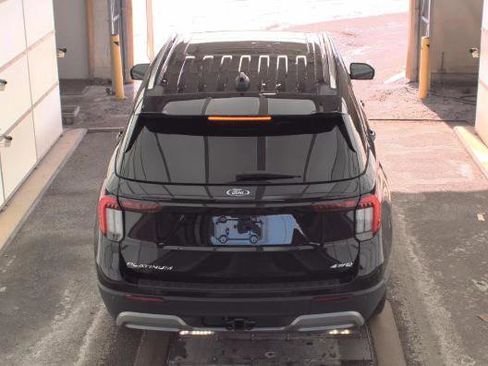 Used 2025 Ford Explorer Platinum image 2