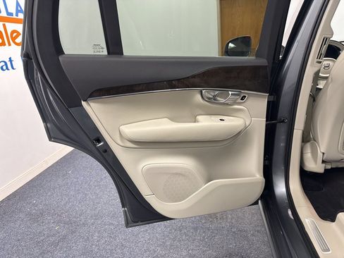 Used 2017 Volvo XC90 T6 Momentum w/ Vision Package AWD/4WD image 9