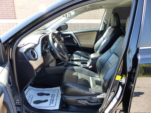 Used 2018 Toyota RAV4 XLE AWD/4WD image 22