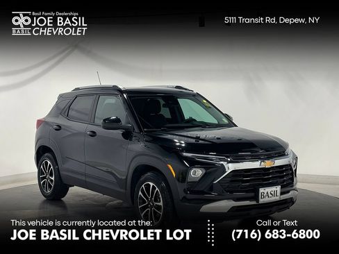 Used 2024 Chevrolet TrailBlazer LT FWD image 1