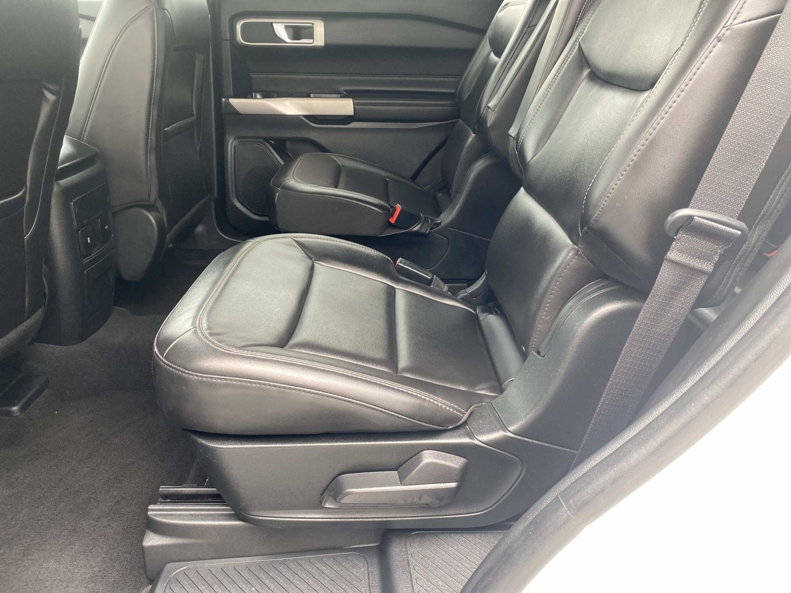 Used 2022 Ford Explorer XLT w/ Equipment Group 202A AWD/4WD image 15
