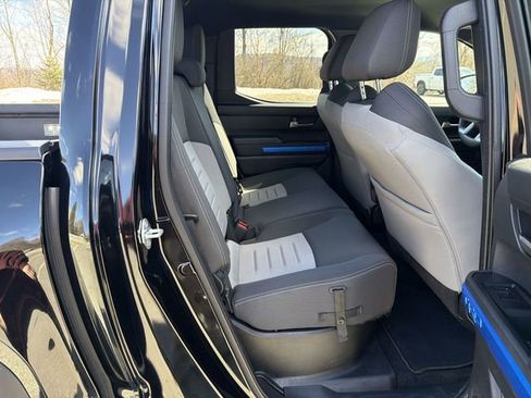 Used 2024 Toyota Tacoma TRD Off-Road image 28