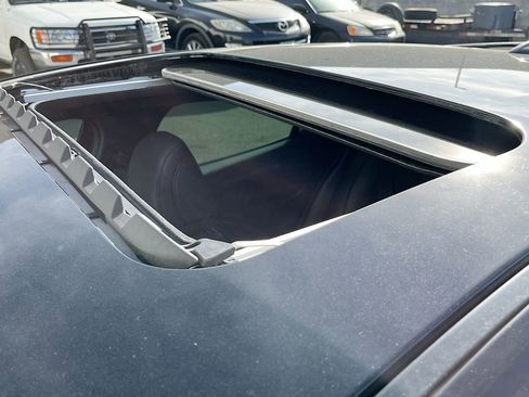 Used 2024 MAZDA MAZDA3 Hatchback w/Premium Plus Pkg image 23