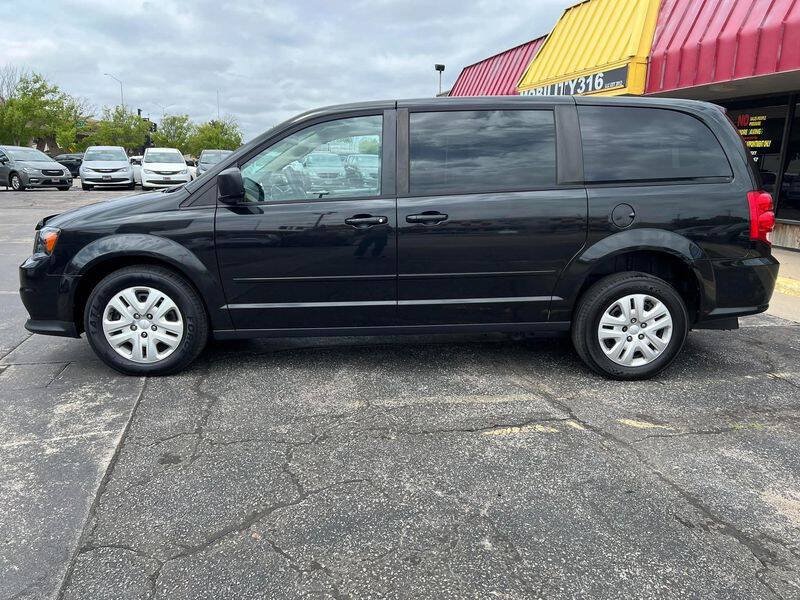 Used 2016 Dodge Grand Caravan SE w/ Quick Order Package 29E SE FWD image 5