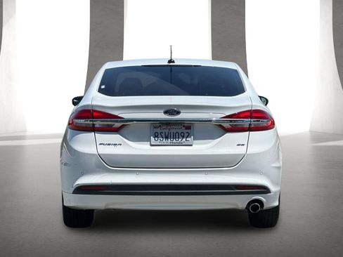 Used 2017 Ford Fusion SE w/ Fusion SE Technology Package FWD image 5