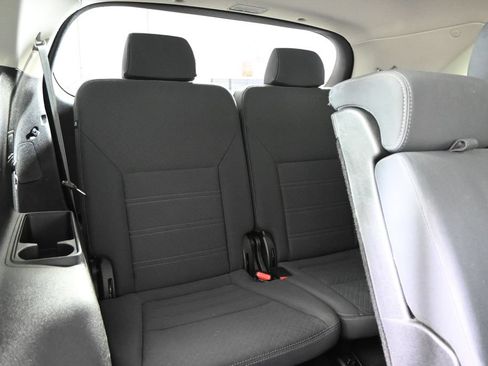 Used 2018 Kia Sorento FWD image 16