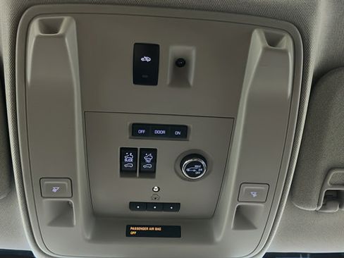 Used 2019 Chevrolet Suburban Premier AWD/4WD image 37