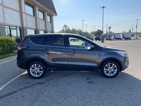 Used 2017 Ford Escape SE AWD/4WD image 3
