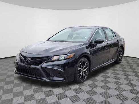 Used 2024 Toyota Camry SE w/ Convenience Package FWD image 2