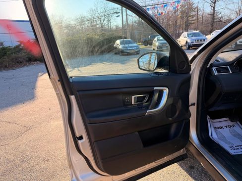 Used 2017 Land Rover Discovery Sport HSE image 17