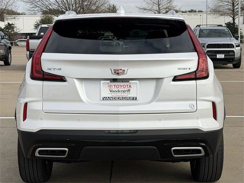 Used 2025 Cadillac XT4 Premium Luxury image 5