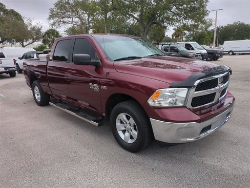 Used 2020 RAM 1500 Classic SLT image 2