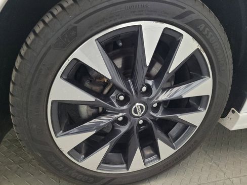 Used 2019 Nissan Sentra SR w/ Premium Package (SR) FWD image 31