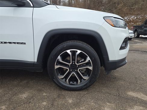 Used 2022 Jeep Compass Limited image 2