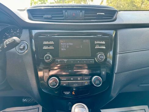 Used 2017 Nissan Rogue SV AWD/4WD image 24