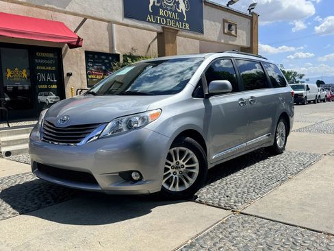 Used 2015 Toyota Sienna XLE Premium image 1
