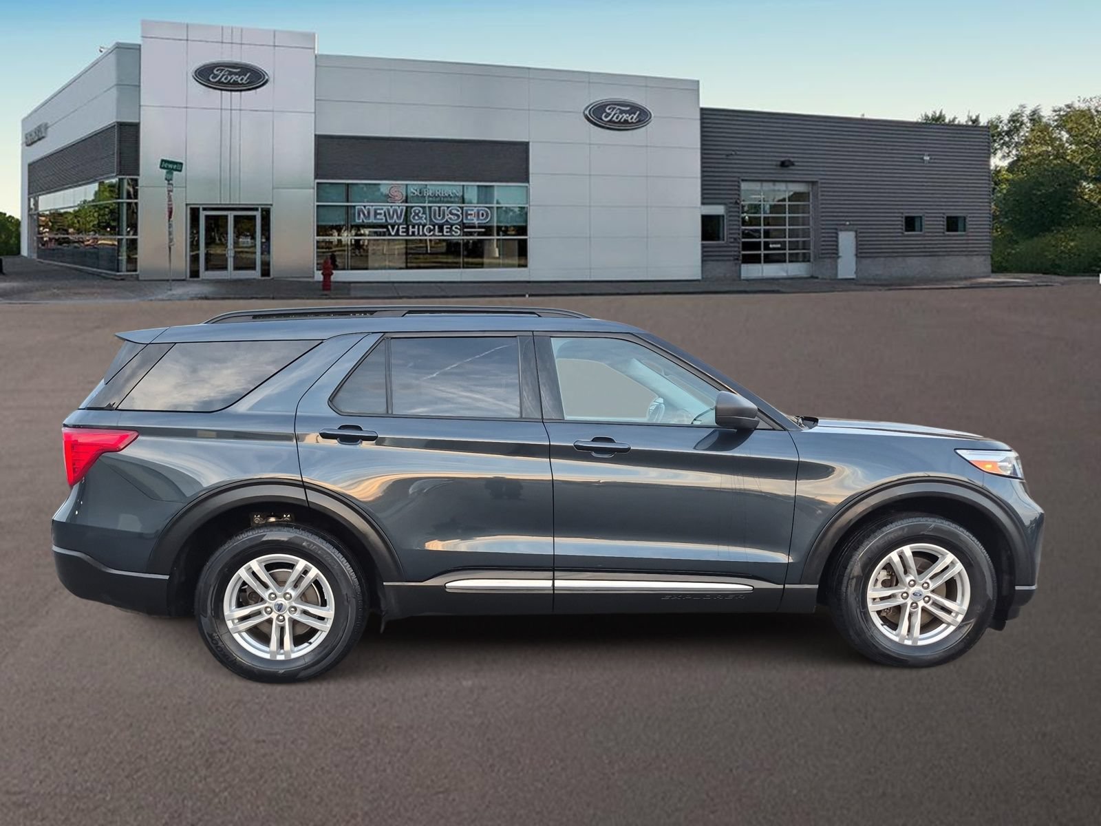 Used 2023 Ford Explorer XLT w/ Equipment Group 202A AWD/4WD image 10