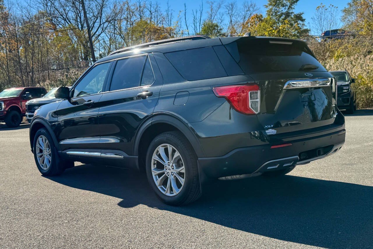 Used 2024 Ford Explorer XLT w/ Equipment Group 202A AWD/4WD image 18