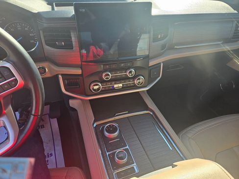 Used 2024 Ford Expedition Max Limited image 10